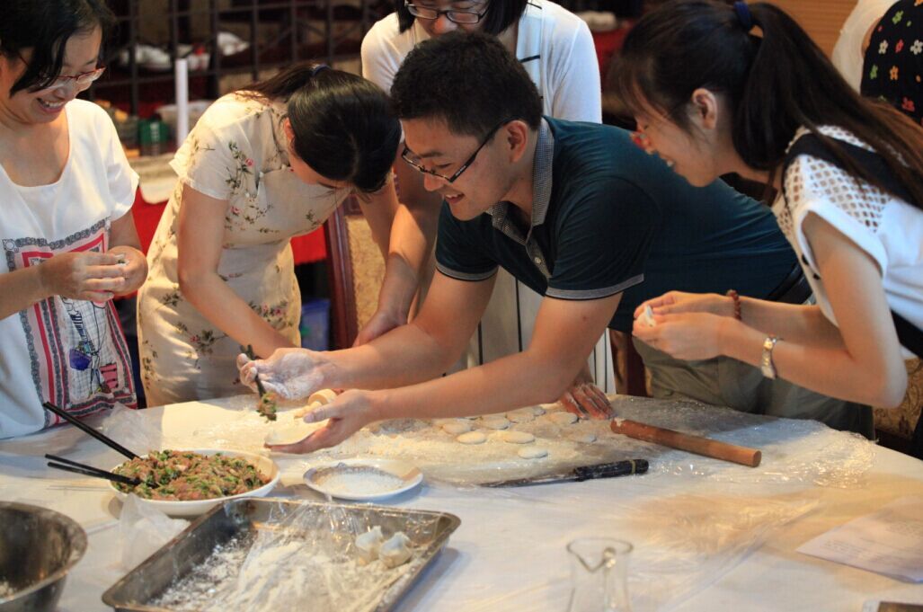 9888拉斯维加斯官网员工庆生、包饺子活动
